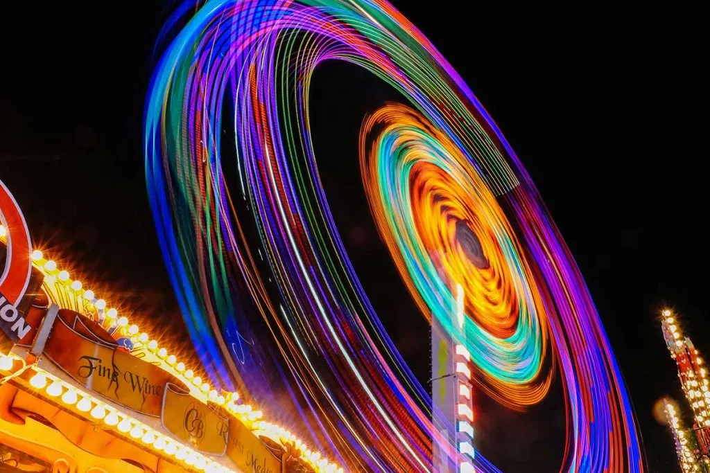 Ferris-wheel-motion-photography-neon-lights-1024x683-1