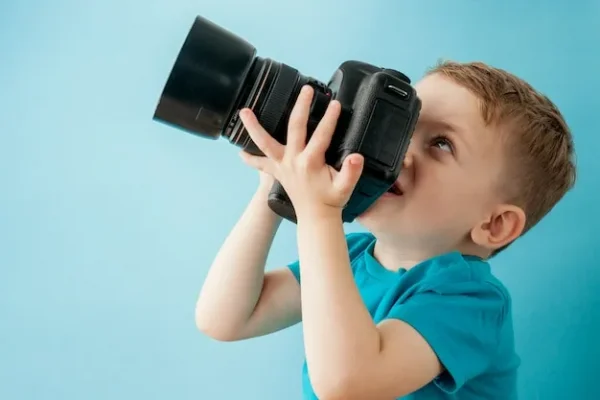 Little-boy-with-camera-blue-back