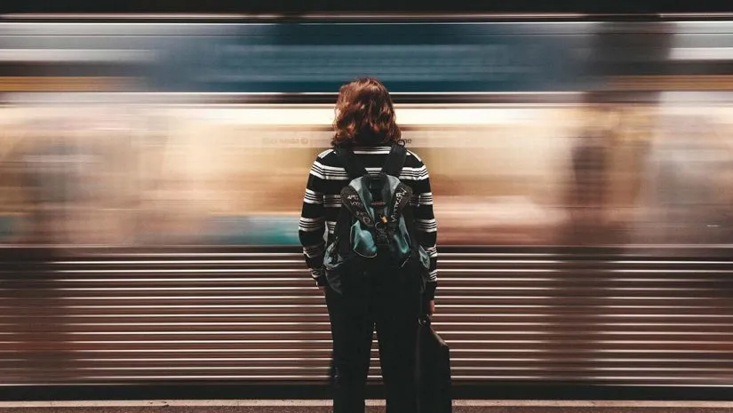 Motion-blur-person-subway-feature-825x465-1